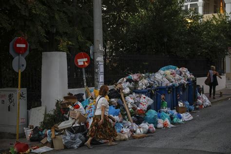 Greek Police Clash With Students Protesting Business Reforms AP News