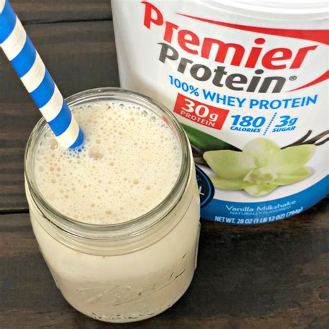 This Oatmeal Raisin Cookie Protein Shake Is Delicious Nutritious