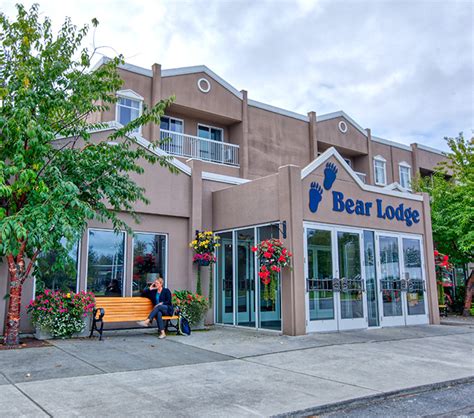 Bear Lodge | Travel Alaska