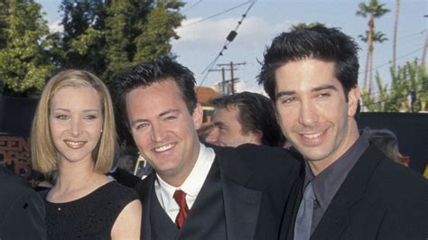 Lisa Kudrow and David Schwimmer Say Their Final Farewells to Matthew ...