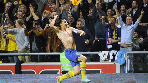 Zlatan Ibrahimovic scores incredible bicycle kick (VIDEO)