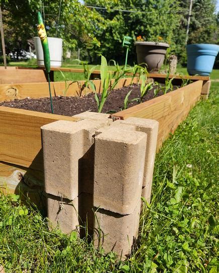 Oldcastle 7 5 In X 7 5 In X 5 5 In Tan Brown Planter Wall Block 16202336 At The Home Depot