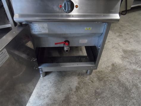 Falcon Dominator E3860 Single Tank Twin Basket Electric Fryer Cater West