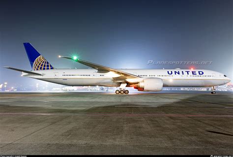 N2846U United Airlines Boeing 777 322ER Photo By Aneesh Bapaye ID