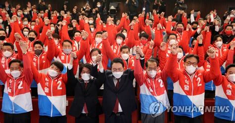 환호하는 윤석열 대통령 당선인 연합뉴스