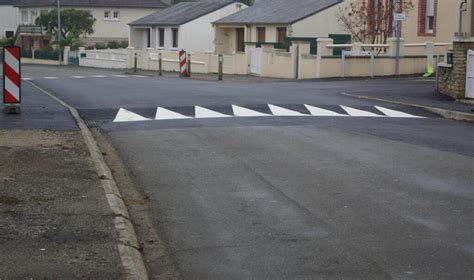 Montbizot Un ralentisseur rue Paillard Ducléré Le Mans maville