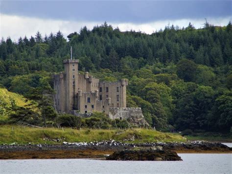 Isle of Skye and Dunvegan Castle Tour (April-October) - Inverness Tours