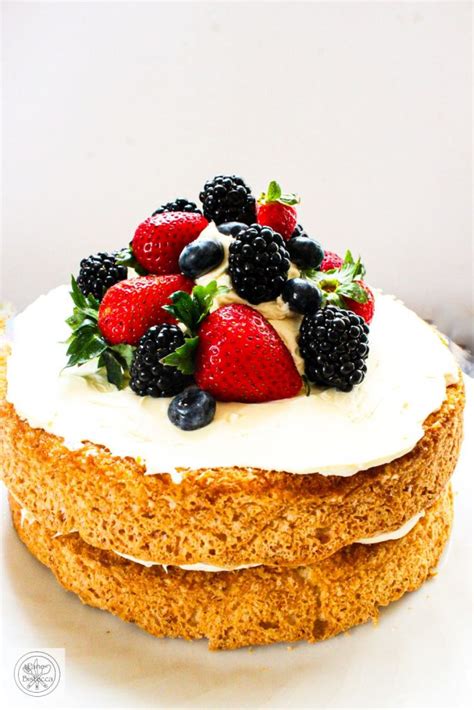 Kokosnuss Baiser Torte Mit Beeren