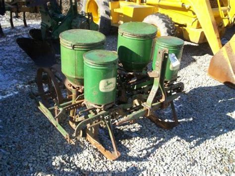 33 Nice John Deere 2 Row 3pt Corn Planter Lot 33