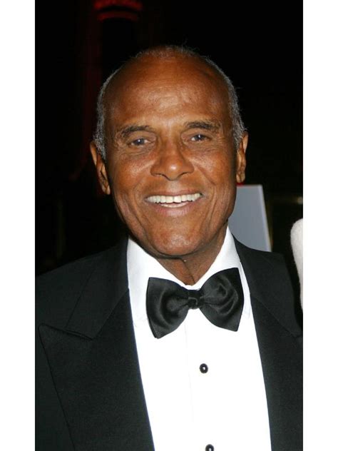 Cântărețul Harry Belafonte Primul Câștigător De Culoare Al Unui Premiu