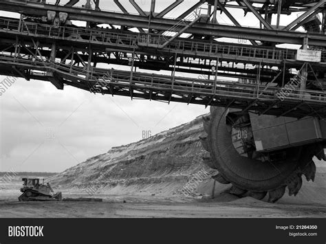 Bucket-wheel Excavator Image & Photo (Free Trial) | Bigstock