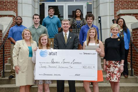 AT&T Tennessee awards student scholarships | UTC News