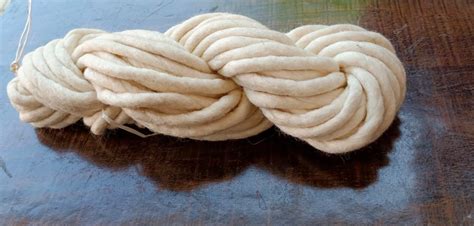 Ply Plain Cream Woollen Yarn For Carpet For Textile Industry Count