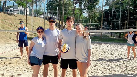 Disputas Eletrizantes Primeiro Torneio De V Lei De Praia Do Parque