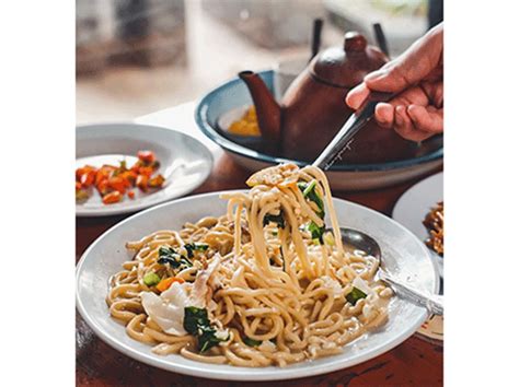 7 Tempat Makan Bakmi Jawa Enak Di Bandung Yang Harus Dicoba Bolu Susu