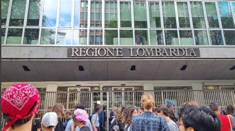 Mozione Fdi Contro Lalias La Protesta Degli Studenti Davanti Alla