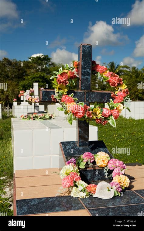 Grave Designs With Tiles Design Talk