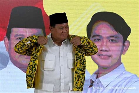 Golkar Dukung Gibran Jadi Cawapres Prabowo Subianto Hormat