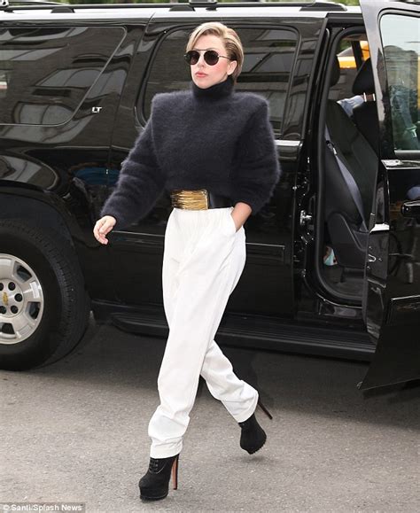 Lady Gaga Applause Video Singer Writhes In Revealing Clamshell Bikini In New Video Daily Mail