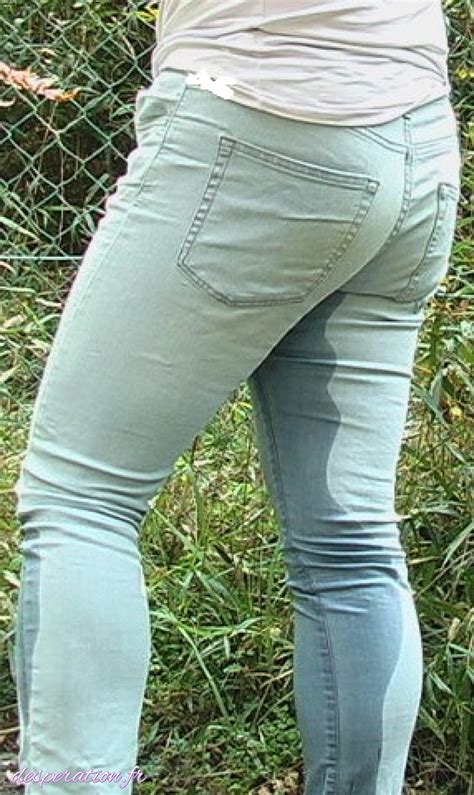 Elle Fait Pipi Dans Son Jean Moulant