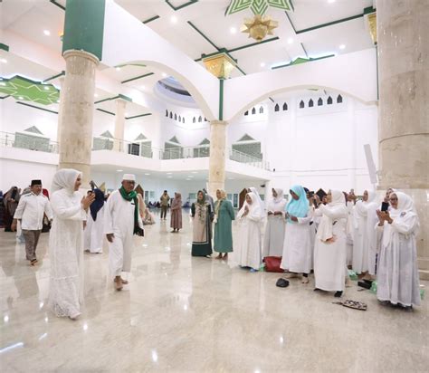 Wali Kota Tatong Bara Hadiri Isra Miraj Nabi Muhammad Saw Di Masjid