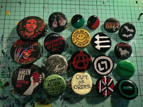 All My Buttons All Diy Diy Patches Punk Punk Fashion Diy Punk