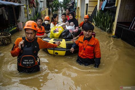 Melihat Banjir Yang Melanda Bandung Selatan ANTARA News