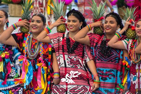 Baile Flor De Piña Historia E Indumentaria Vive Oaxaca