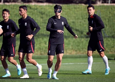 Ini Alasan Son Heung Min Pakai Topeng Di Laga Lawan Uruguay Digo Id