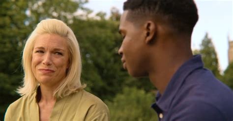 Xem phim Sex Education tôi bàng hoàng nhớ tới câu nói của con Hóa ra tôi dạy con sai mà