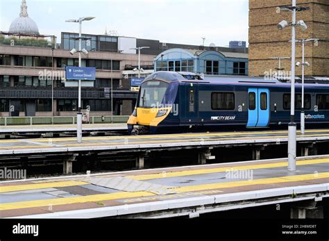 A Southeastern Class 707 Leaving Cannon Street Station In London Stock