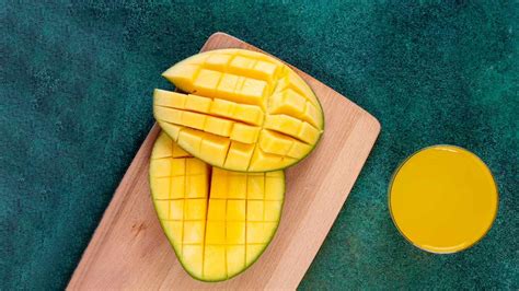 गर्मियों में खाना खाने के बाद खाएंगे आम तो मिलेंगे ये फायदे Benefits Of Eating Mangoes After