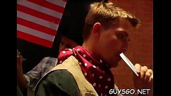 Asombrosa orgía gay con hombres cachondos follados por sementales rasgados XVIDEOS