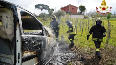 Prende Fuoco Un Furgone Sulla Statale Paura A Montemiletto