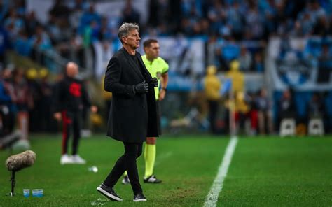 Renato Gaúcho lamenta gol perdido pelo Grêmio em derrota para o Fla