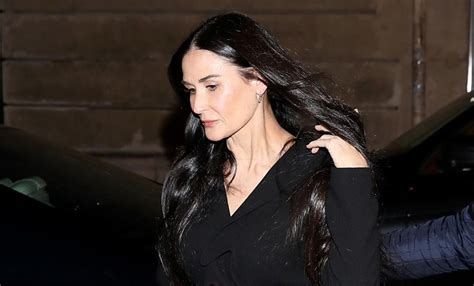 Demi Moore muestra cómo llevar su bikini más atrevido a los años