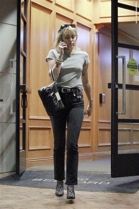 Miley Cyrus Nude The Fappening Photo 1096666 FappeningBook