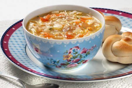 Friozinho chegou faça a receita da canja de galinha cremosa em casa