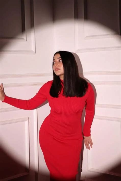 Urfi Javed Sister Asfi Javed In Red Bodycon Dress Or Red Hot Saree Which One Do You Prefer