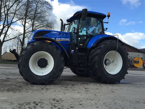 2 X New Holland T7 230 Afgeleverd Kasteel Meeuwen