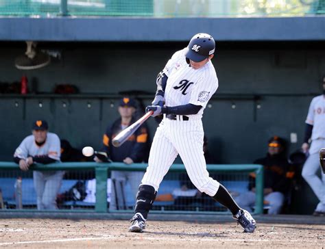 ロッテ鳥谷が2戦ぶりの安打 守備で軽快な動き披露 プロ野球写真ニュース 日刊スポーツ