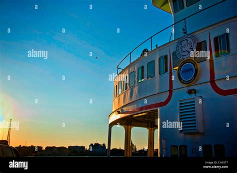 Algiers canal street ferry hi-res stock photography and images - Alamy