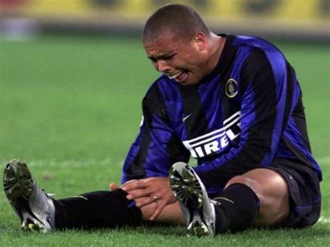 Há 20 Anos A Lesão Mais Grave De Ronaldo Ameaçava A Carreira Do