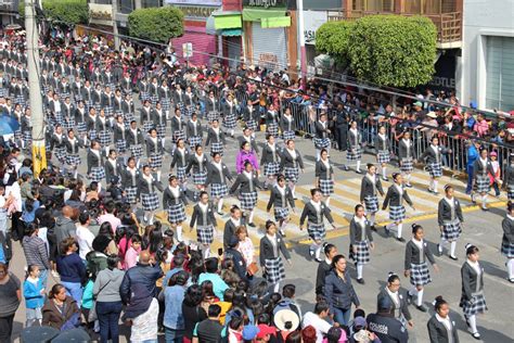 En Texcoco participaron más de seis mil personas en el desfile por el