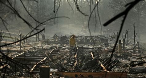 Incendios en California dejan 74 muertos y más de 1 000 desaparecidos