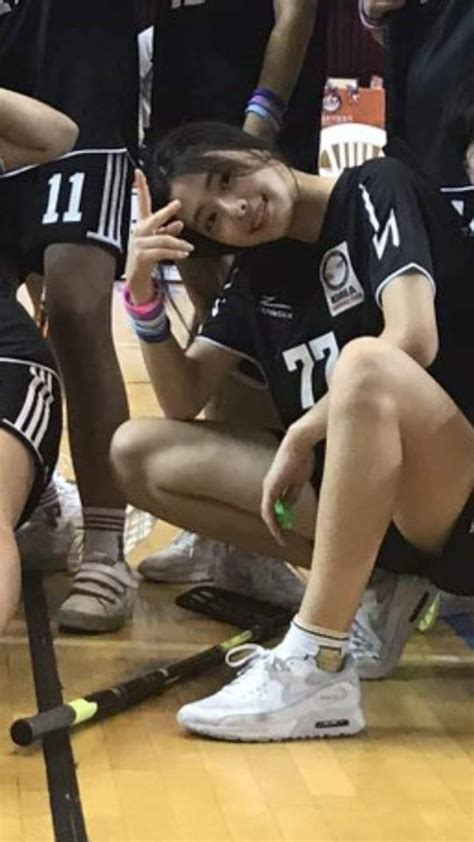 Itzy Yuna S Pre Debut Photos As Floorball Player Goes Viral Koreaboo