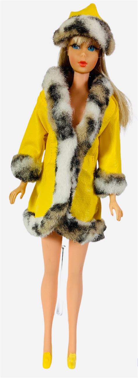 Lot Ash Blonde Tnt Barbie Dressed In Great Coat Knee Joints Work Well Three Clicks