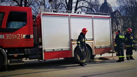 Silny wiatr w Krakowie Straż pożarna interweniowała 34 razy KRKnews