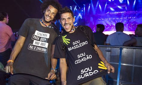 Surdos também curtiram o show do Cidade Negra Jornal O Globo