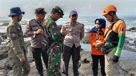 Breaking News Nelayan Muda Hilang Terseret Ombak Di Pantai Selatan